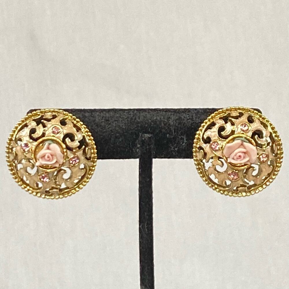 💎Victorian Style Earrings Tiny Ceramic Pink Rose Ornate Gold Tone Metal Border
